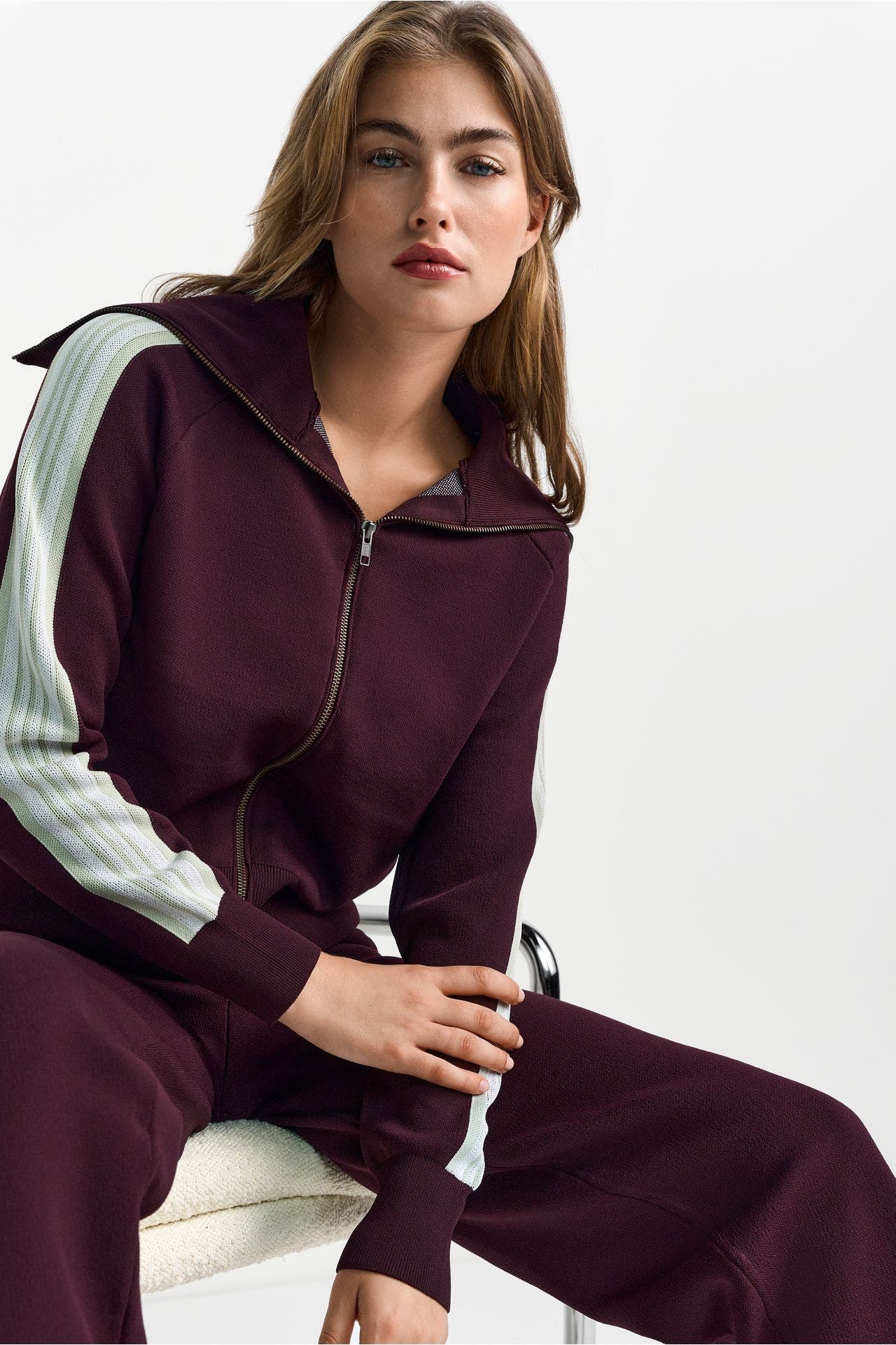 RICH & ROYAL Strickjacke aubergine, Bild 1