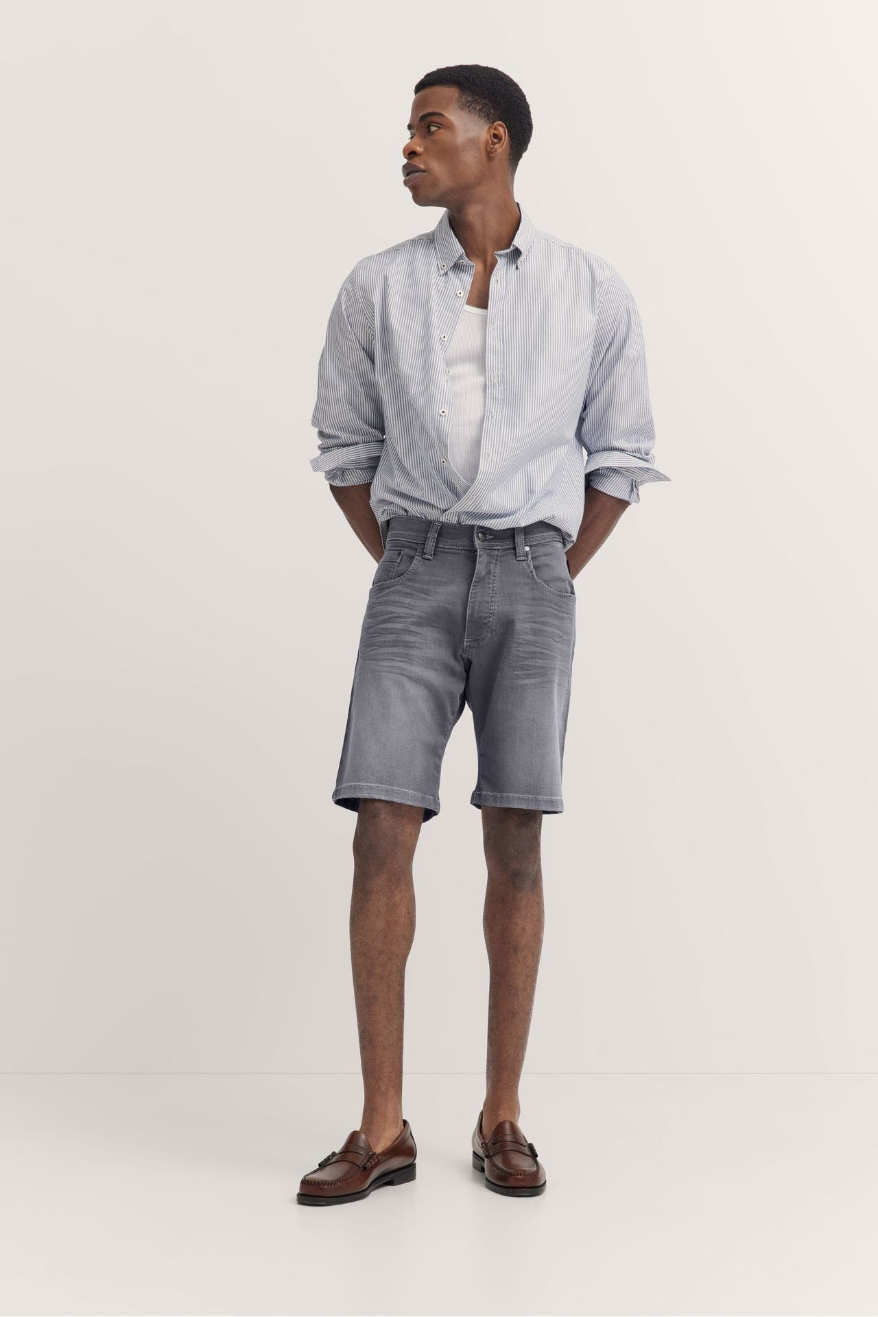 BUGATTI Jeansshorts steingrau modern, Bild 1