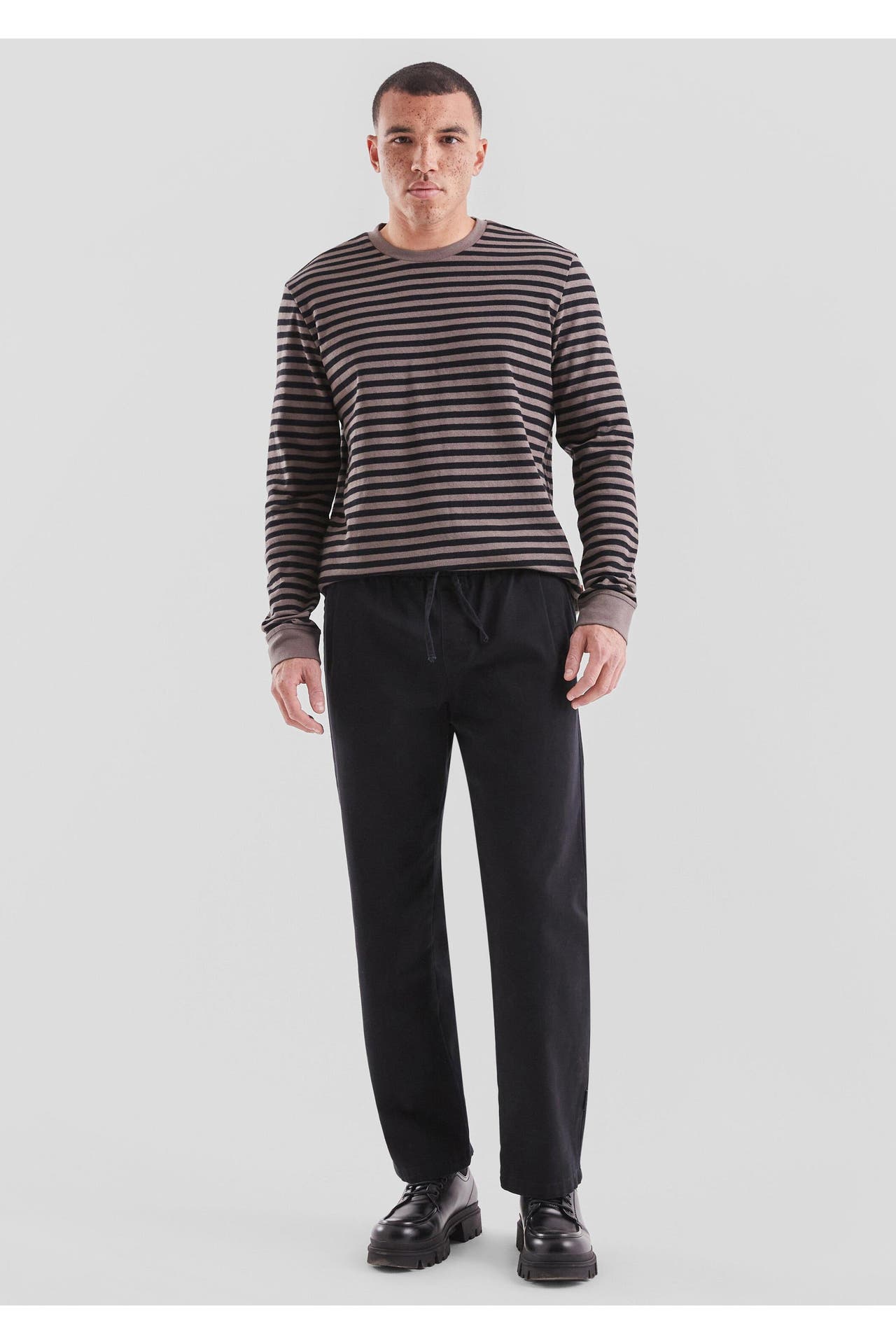 QS BY S.OLIVER Stoffhose 9999_schwarz Tapered, Bild 1