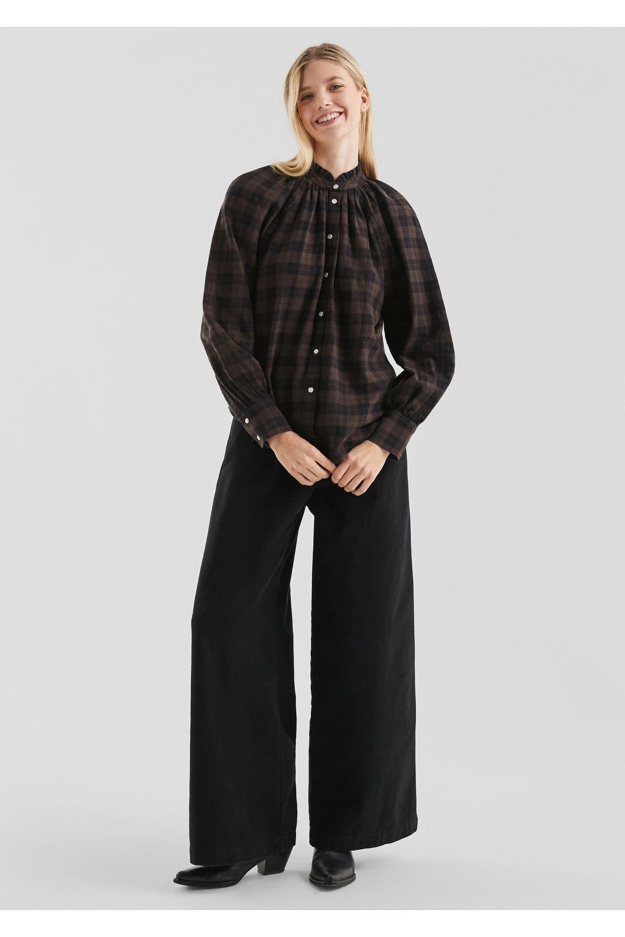 QS BY S.OLIVER Stoffhose 9999_schwarz Tapered, Bild 1