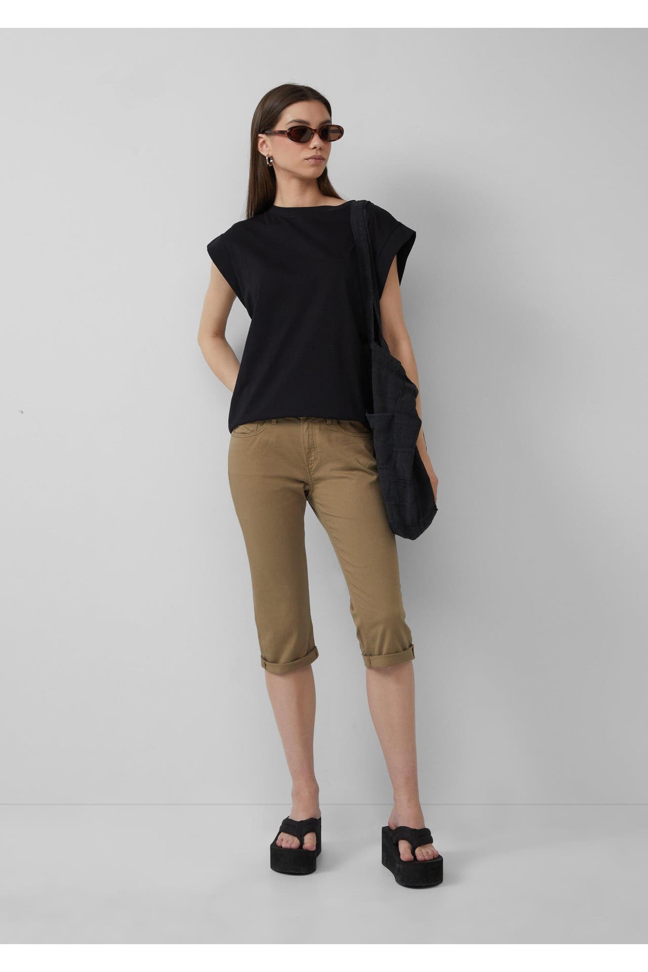 QS BY S.OLIVER Short CATIE 7854_olivgrün Tapered, Bild 1