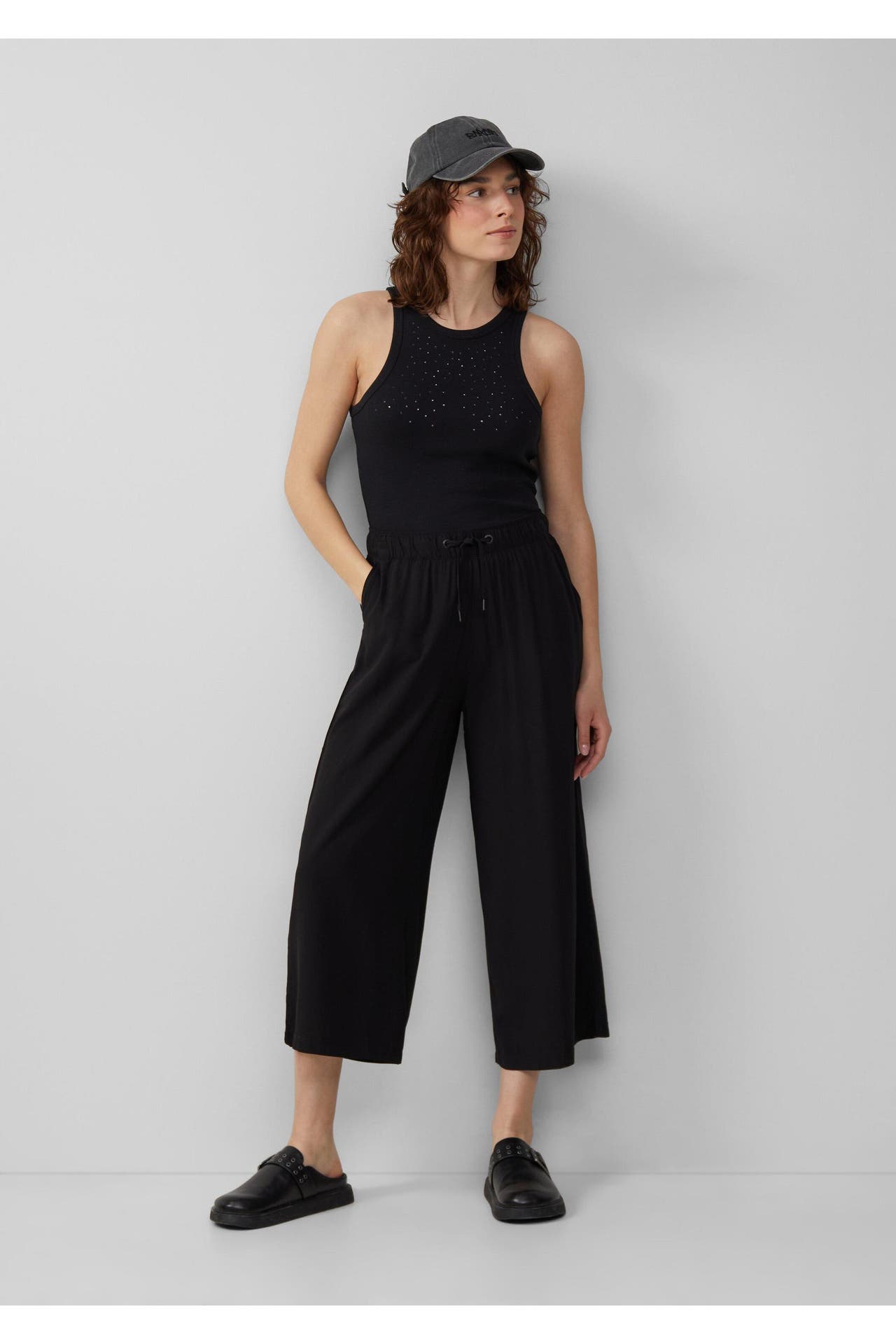 QS BY S.OLIVER Stoffhose 9999_schwarz Tapered, Bild 1