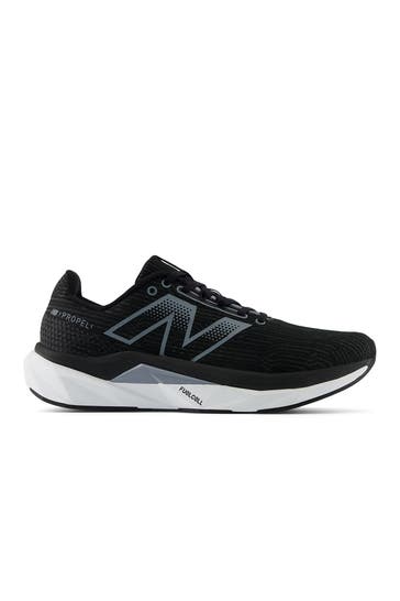 NEW BALANCE Laufschuhe 'FuelCell Propel' schwarz