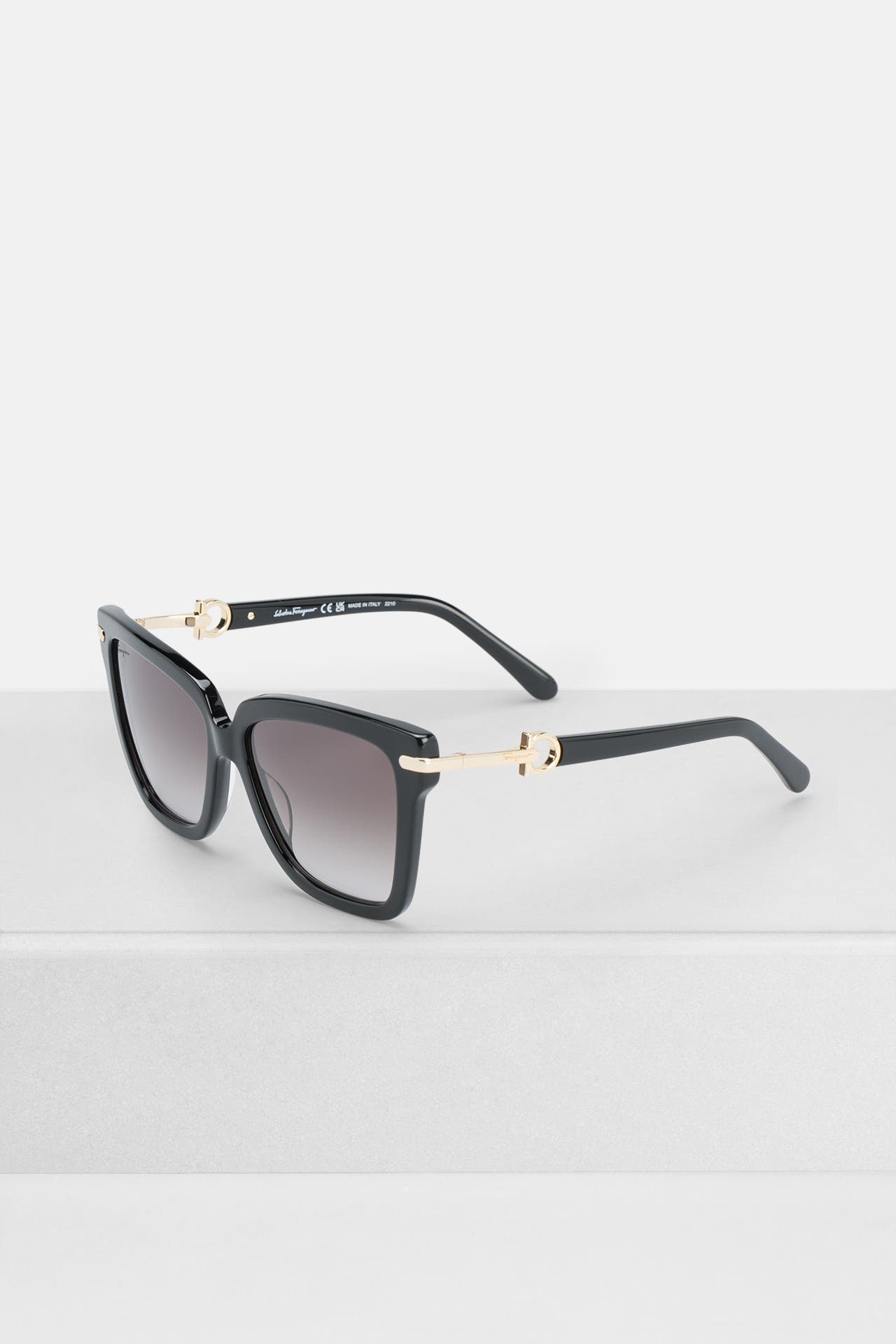 FERRAGAMO Sonnenbrille schwarz, Bild 1