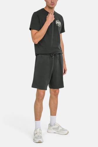 SUPERDRY Sweatshorts 'Micro' tannengrün