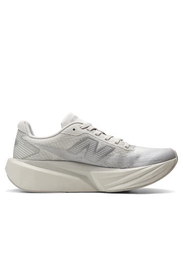 NEW BALANCE Laufschuhe 'Fuelcell Rebel' zweifarbig