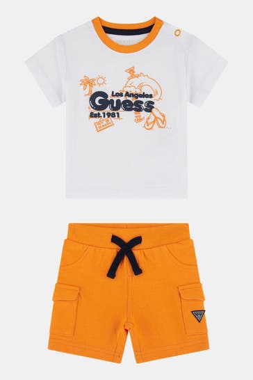 GUESS Set: T-Shirt und Shorts