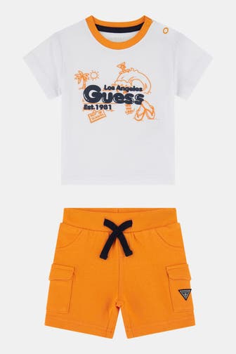 GUESS Set: T-Shirt und Shorts