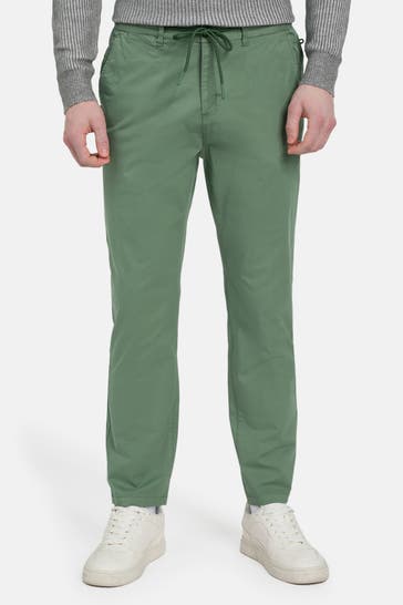 NEW ZEALAND AUCKLAND Chino tannengrün