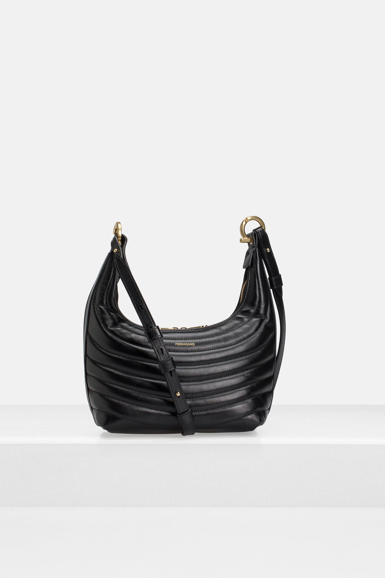 FERRAGAMO Umhängetasche schwarz, Bild 1