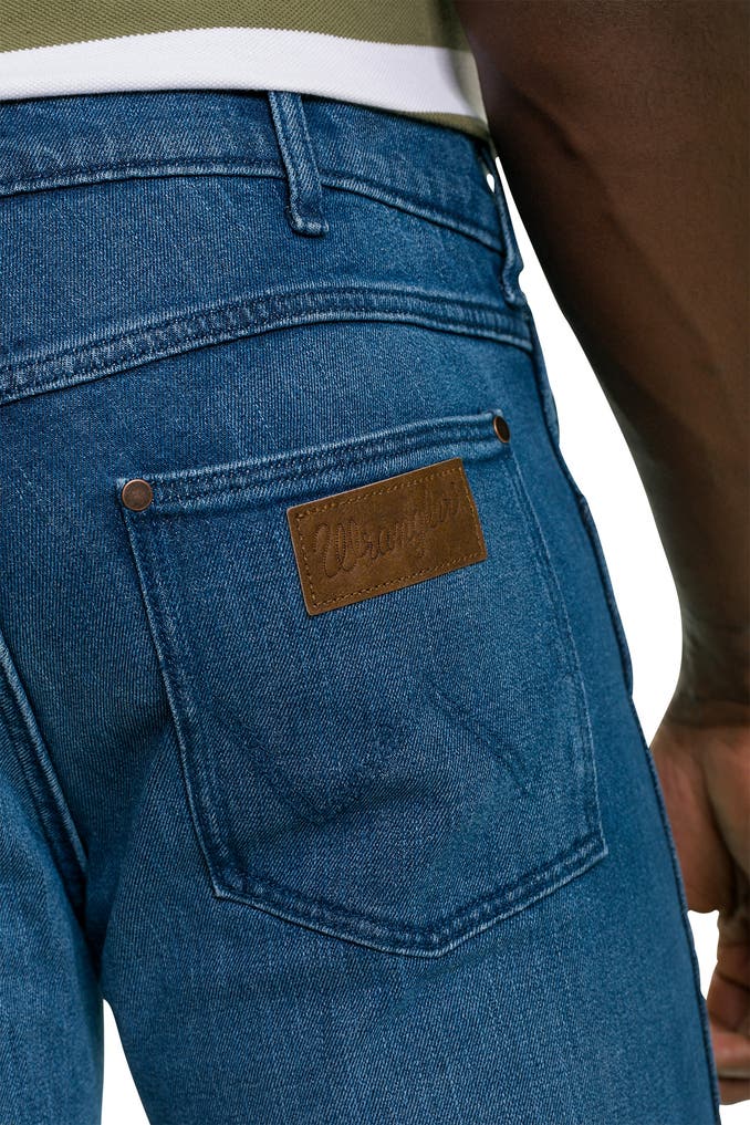 Wrangler Greensboro W30-W44 - Jeans da uomo, in denim elasticizzato, in cotone, colore: blu e nero, Black Out (Wss3ht62d), 36W x 34L