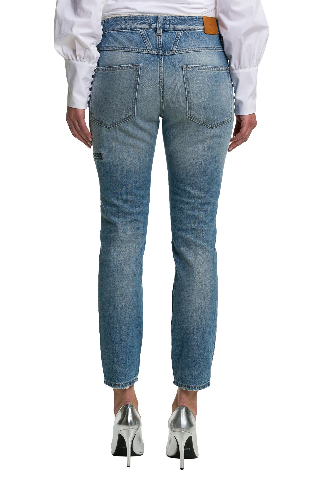 Closed cropped worker sales