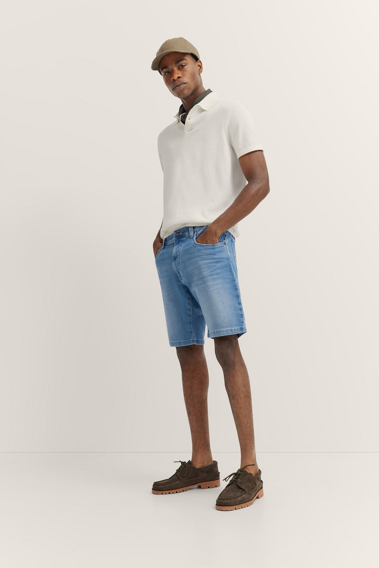 BUGATTI Jeansshorts hellblau straight, Bild 1