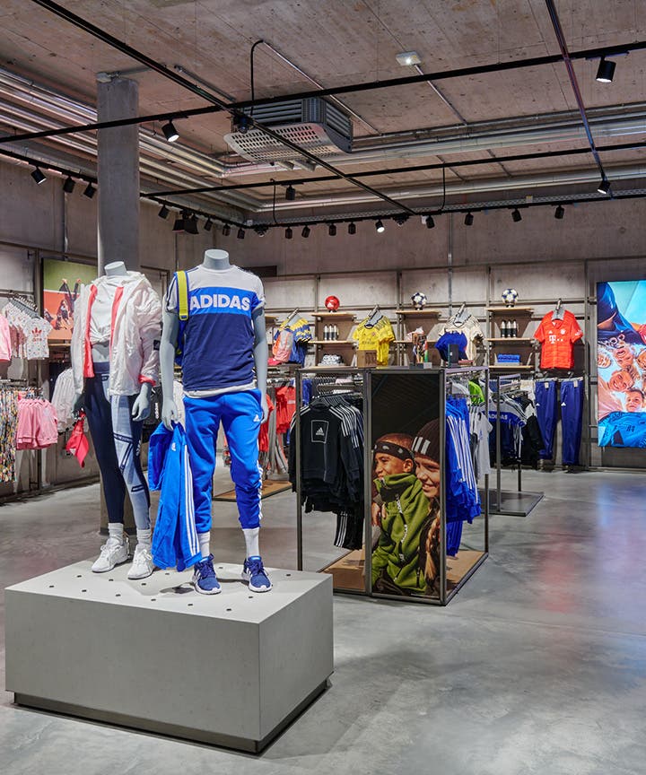 Adidas OUTLET in Germany • up to 70%* off in Sale Outletcity Metzingen