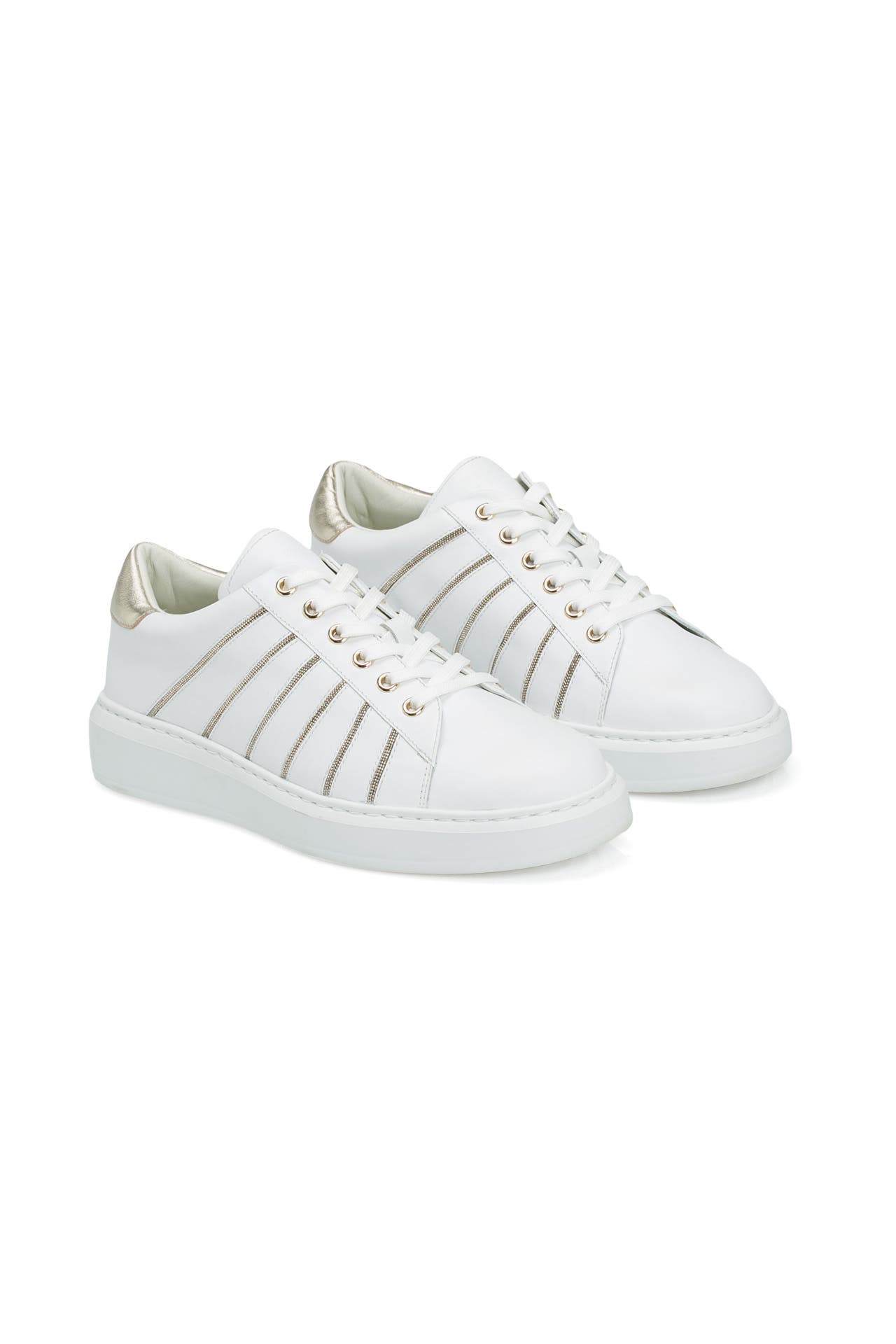 Sneaker discount corner online