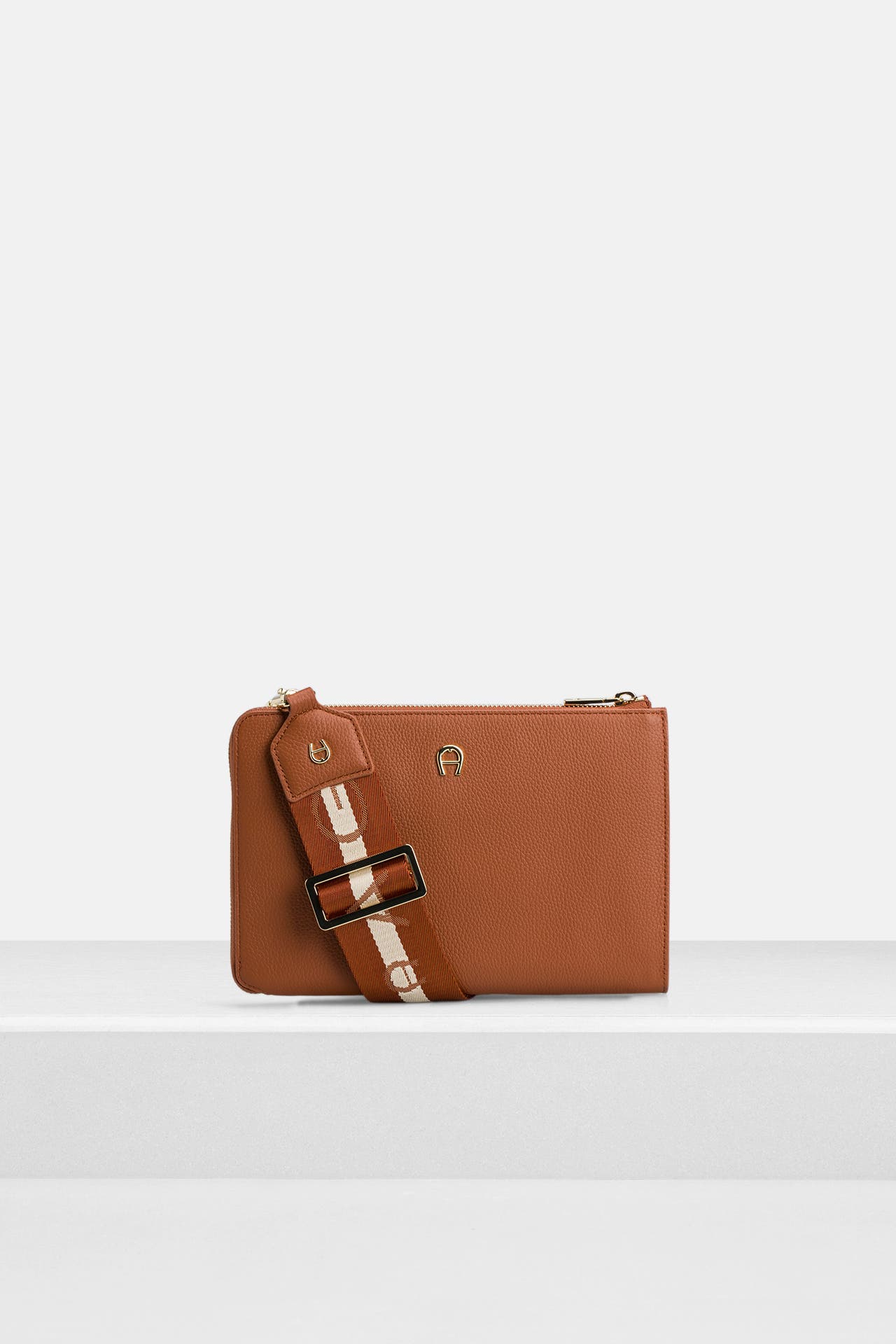 AIGNER Umhängetasche 'Zita' cognac, Bild 1