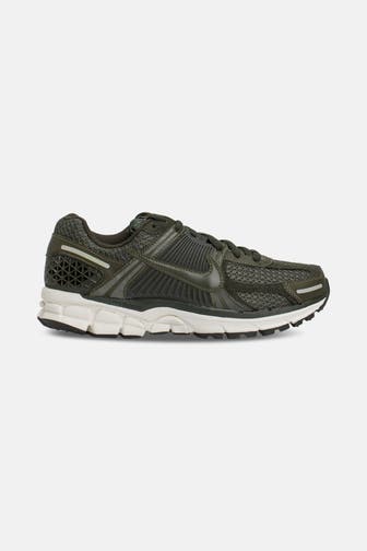 NIKE Sneaker 'Zoom Vomero 5' dunkelgrün